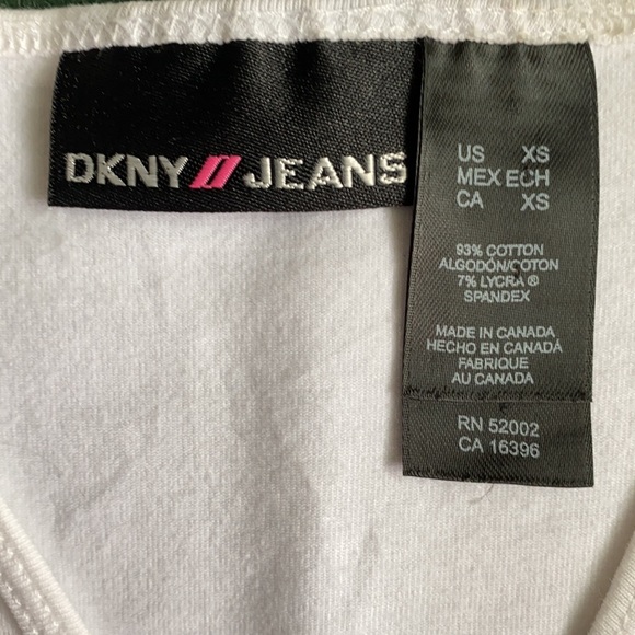 DKNY Jeans Sleeveless Top Flattering Swoop Bottom - Picture 4 of 6